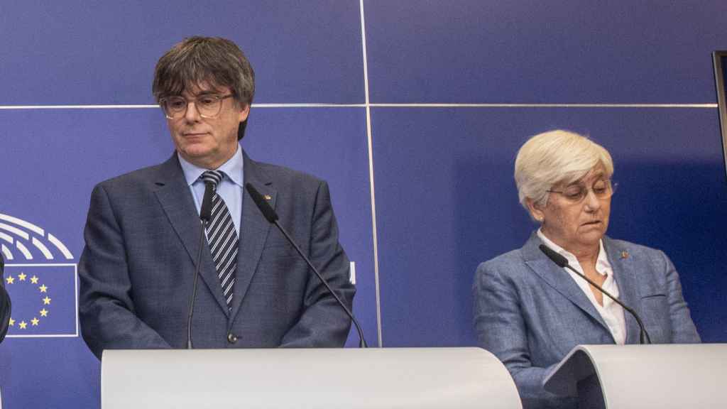 Carles Puigdemont y Clara Ponsatí, en una comparecencia en Bruselas
