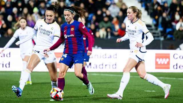 Aitana Bonmatí lidera jugada del Barça Femenino contra el Real Madrid en la Supercopa