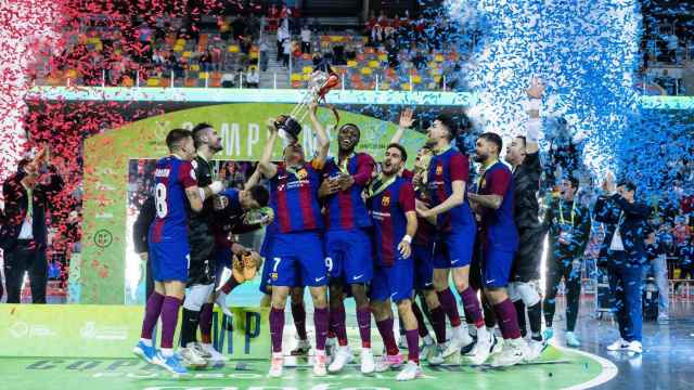 El Barça de fútbol sala celebra con euforia el título de la Copa de España