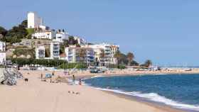 Playa de Sant Pol de Mar, uno de los municipios turísticos de la costa catalana
