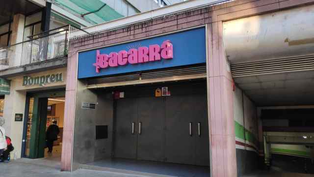 El 'strip club' Bacarrá junto al Turó Park de Barcelona