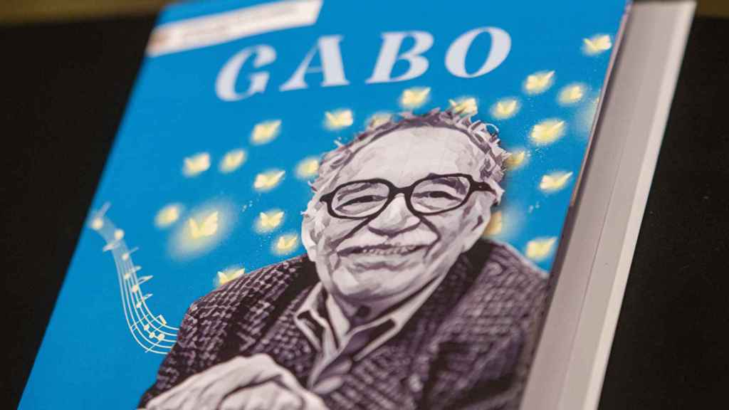 Libro con la imagen de Gabo en el 40º aniversario del Premio Nobel para el escritor Gabriel García Márquez, en 2022