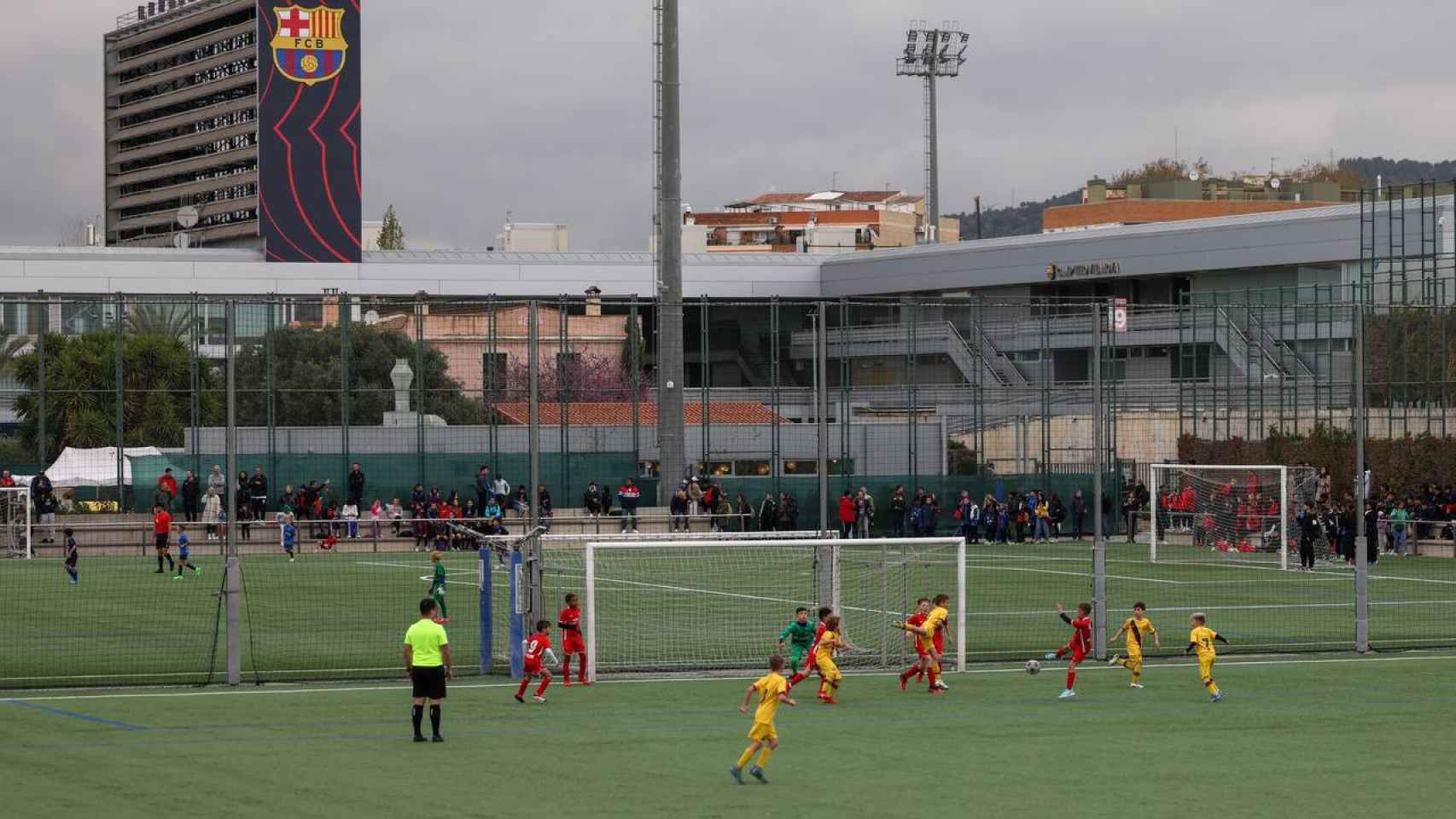 Un partido durante el primer día de la Barça Academy World Cup