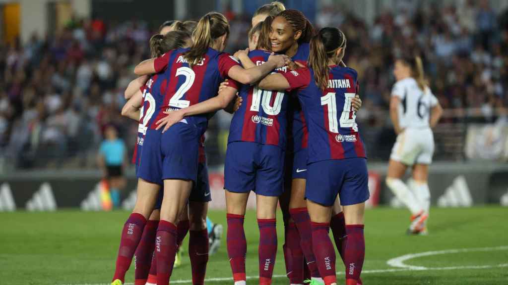 Las jugadoras del Barça Femenino celebran un gol contra el Real Madrid (0-3)