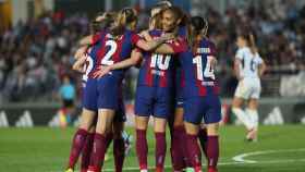 Las jugadoras del Barça Femenino celebran un gol contra el Real Madrid (0-3)