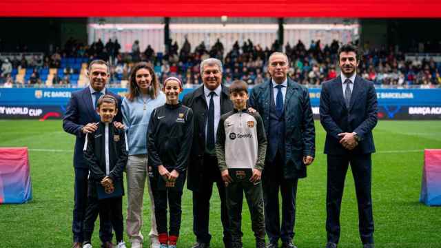 Sergi Barjuan, Mariona Caldentey, Joan Laporta, Rafa Yuste y Benny Megreli, en la inauguración de la Barça Academy World Cup