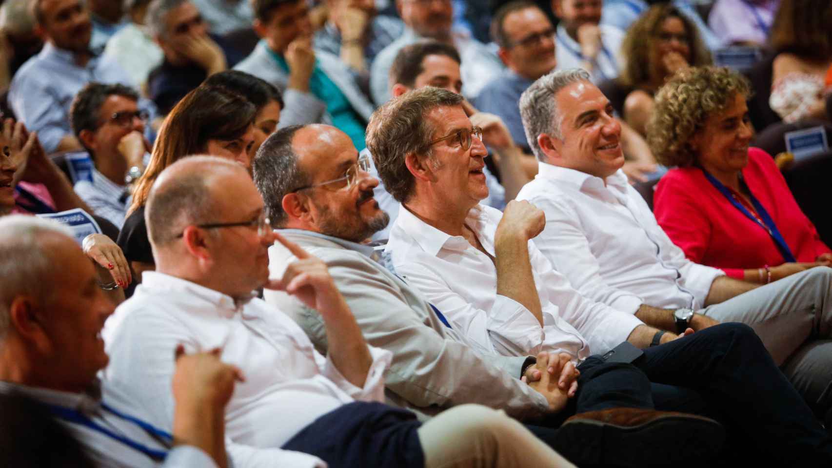 El presidente del PP de Cataluña, Alejandro Fernández; el presidente del Parido Popular, Alberto Nuñez Feijoo; el consejero de Presidencia en funciones de la Junta de Andalucía y Coordinador de General del PP, Elías Bendodo; y la portavoz del PP en el Parlamento Europeo, Dolors Montserrat;