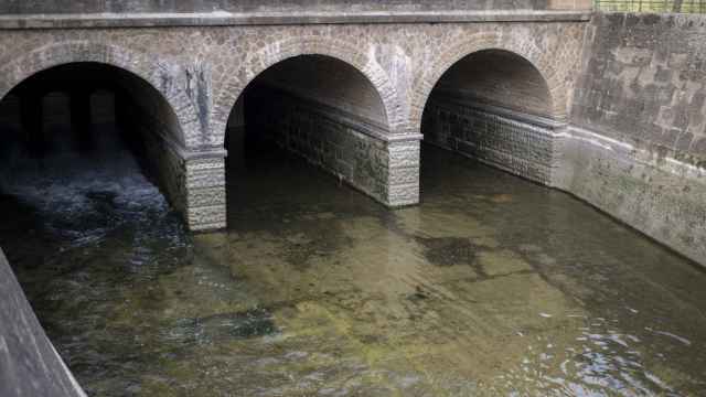 Canal d'Urgell con bajo cabal de agua por la sequía