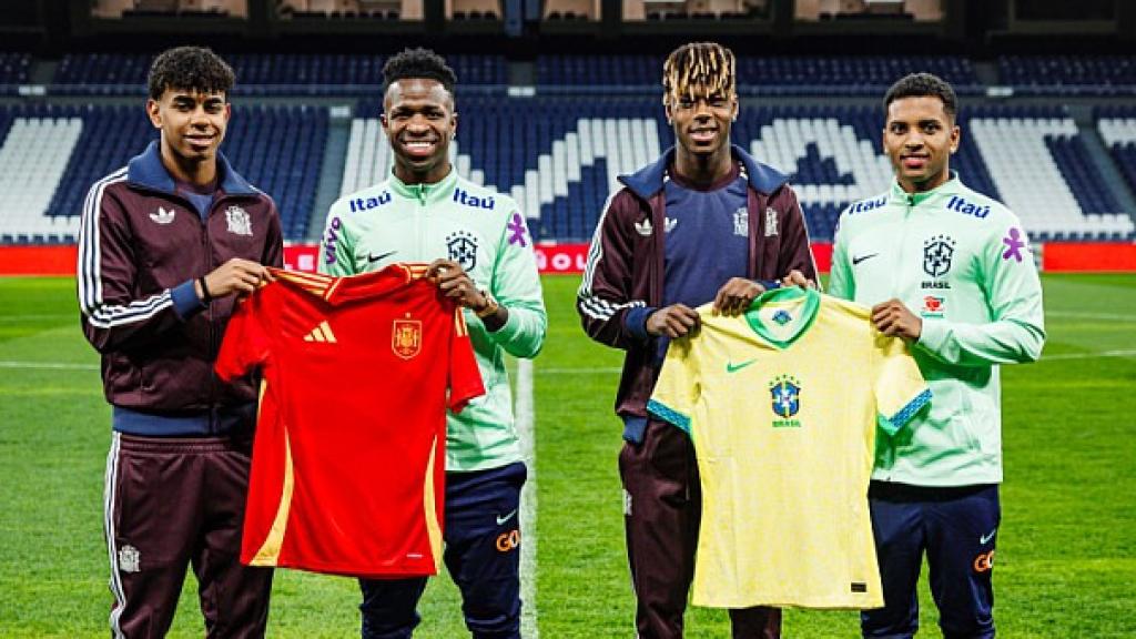 Lamine Yamal, Vinicius Jr, Nico Williams y Rodrygo Goes, en el Santiago Bernabéu contra el racismo