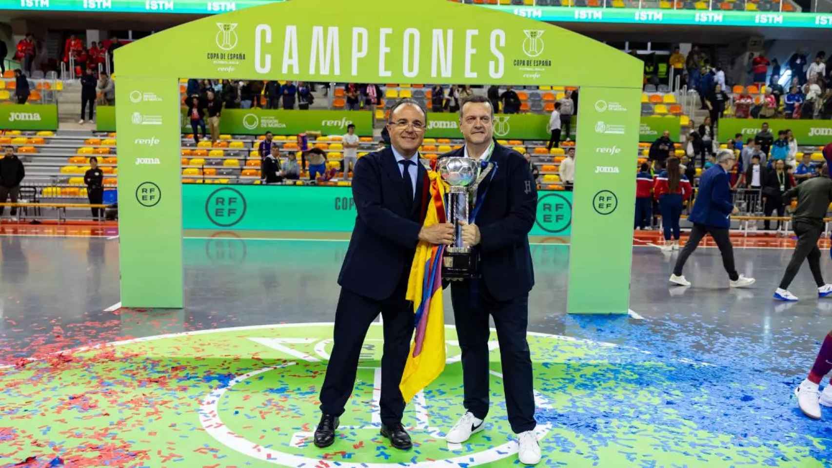 Jesús Velasco con Aureli Mas, directivo responsable del Barça de Fútbol Sala