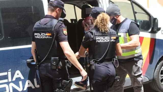Agentes de la Policía Nacional, en una operación contra la trata en la prostitución