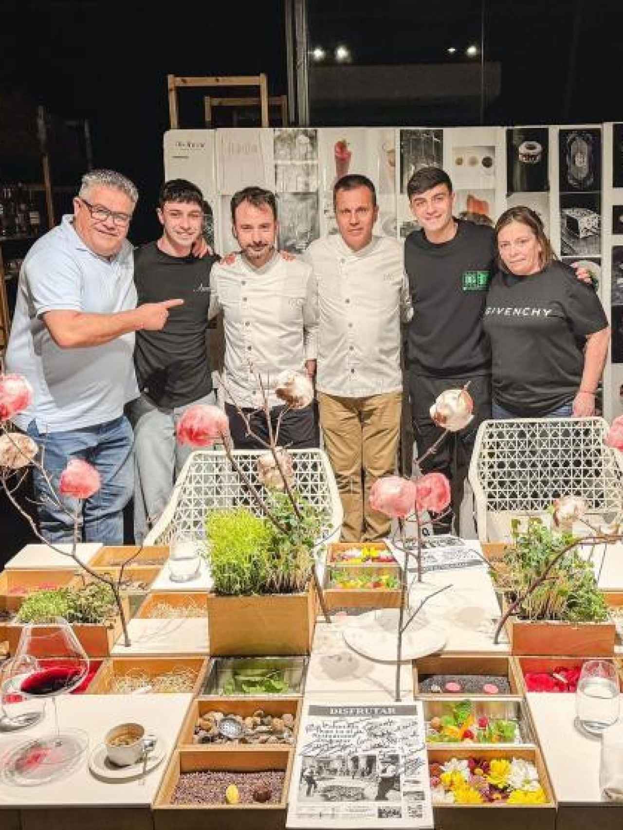 Oriol Castro y Eduard Xatruch, anfitriones del restaurante Disfrutar en la visita de la familia de Pedri