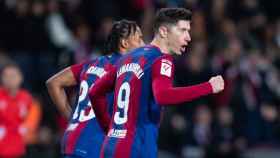Lewandowski festeja un gol del Barça en un partido contra el Granada
