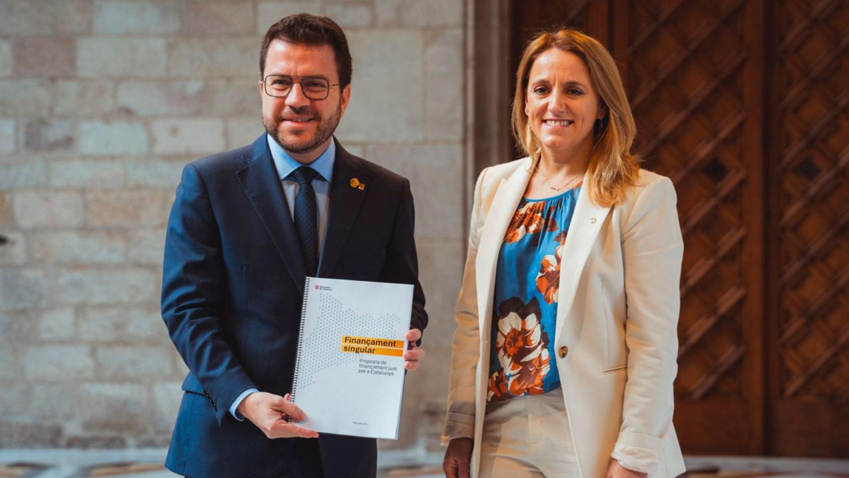 Pere Aragonès y Natàlia Mas presentan la propuesta de financiación singular para Cataluña, en marzo de 2024