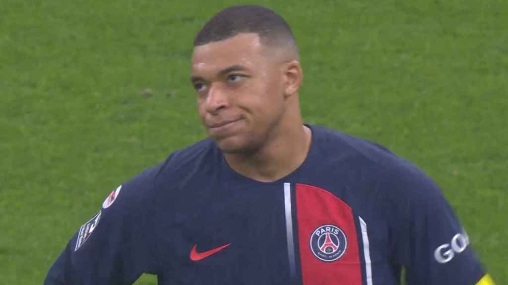 Kylian Mbappé muestra su malestar al ser sustituido con el PSG