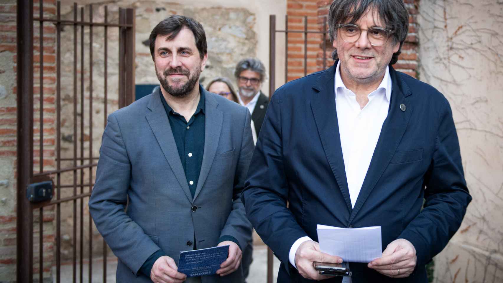 El eurodiputado Toni Comín y el expresidente de la Generalitat y candidato de Junts al 12 de mayo, Carles Puigdemont