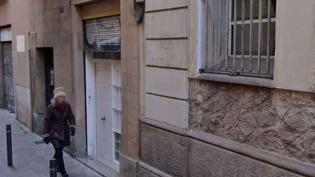 El bajo en el que se ubicaba el prostíbulo vigilado por los Casuals, en el barrio de Gracia de Barcelona