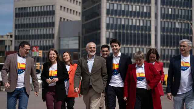 El líder de Cs en Catalunya y candidato al 12M, Carlos Carrizosa, junto al resto de la candidatura del partido a las elecciones catalanas