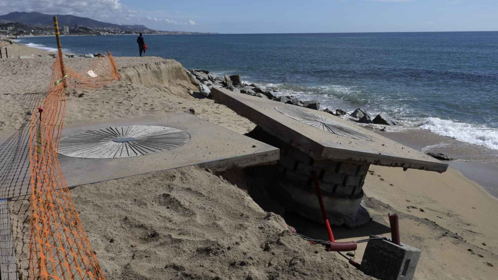 Destrozos por el temporal Nelson en las playas del área metropolitana