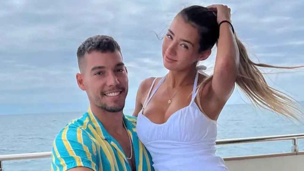 Willy, junto a su pareja, de vacaciones en la playa