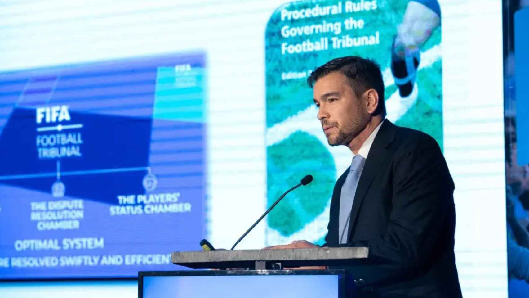 Emilio García Silvero, director legal de la FIFA, en una conferencia