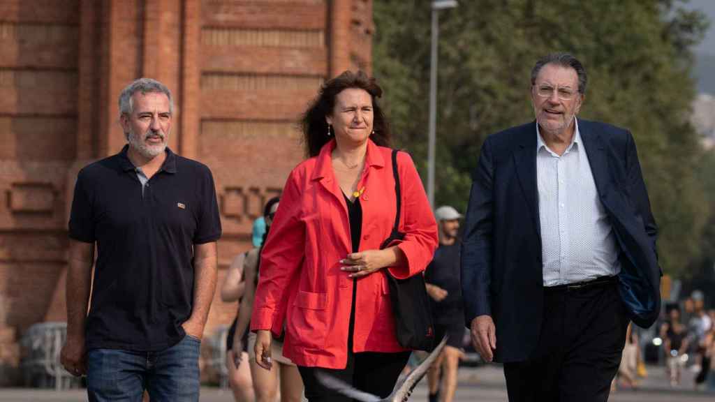 El concejal de Junts en Badalona, David Torrents; la expresidenta del Parlament, Laura Borràs y el senador por Junts Josep Lluís Cleries