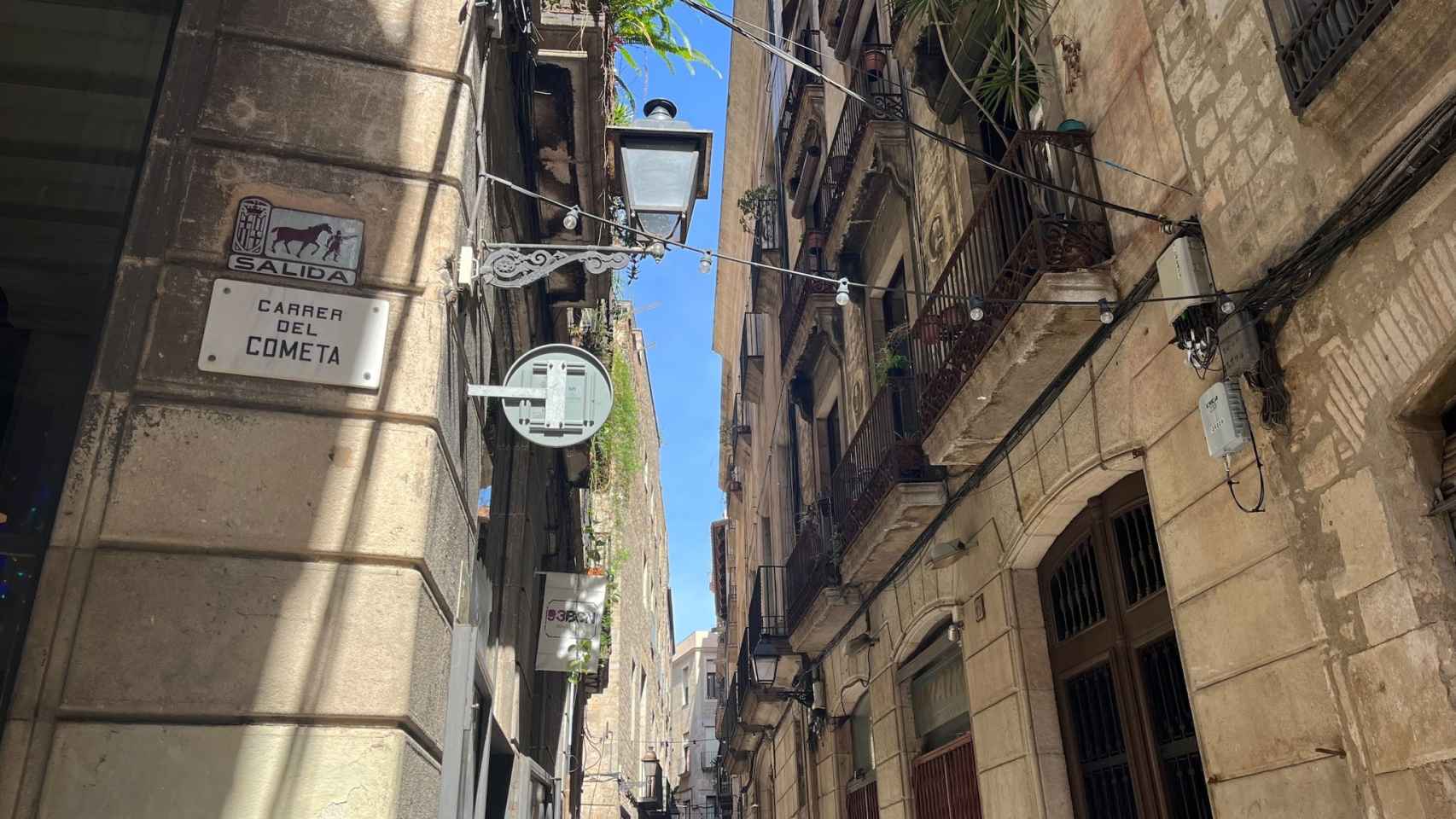 Calle Cometa de Barcelona donde este miércoles se llevó a cabo el dispositivo contra el narcolocal