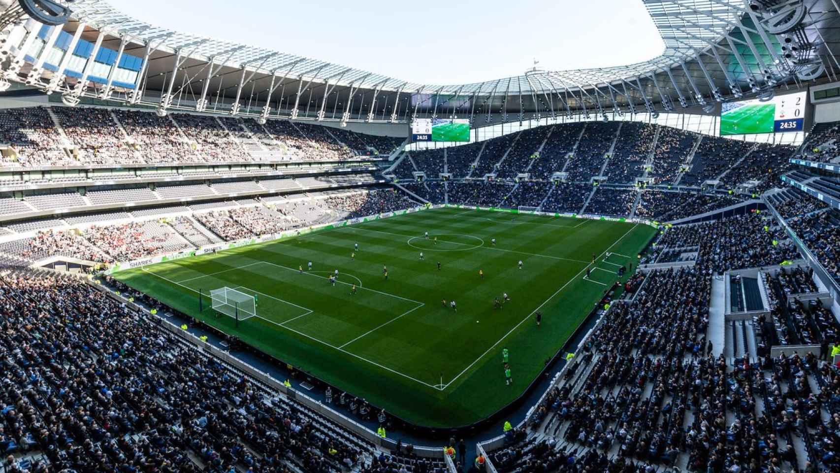 Una postal del primer partido del Tottenham en su casa inaugurada en 2019