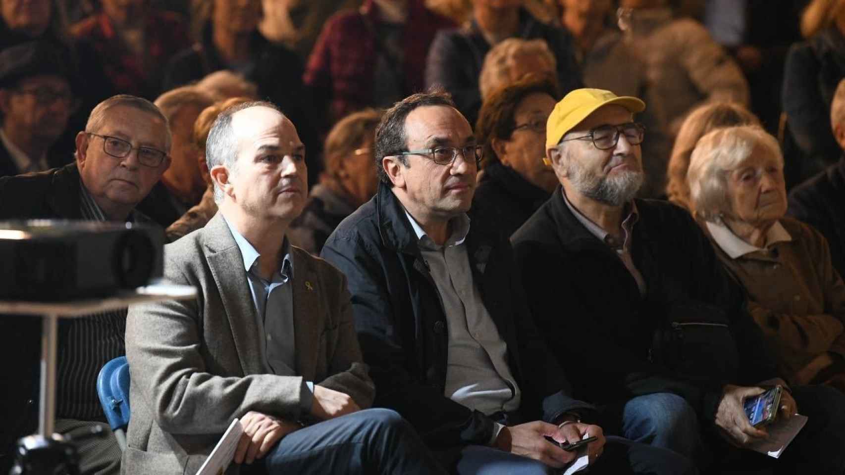El secretario general de Junts, Jordi Turull, junto al exconseller Josep Rull, este domingo en Terrassa (Barcelona)