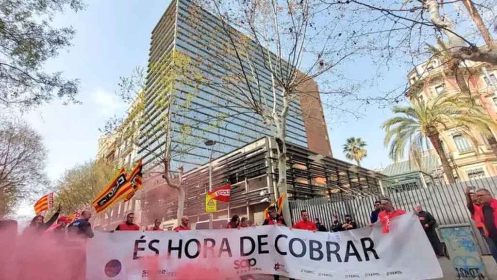 Agentes de los Mossos durante una manifestación en Barcelona