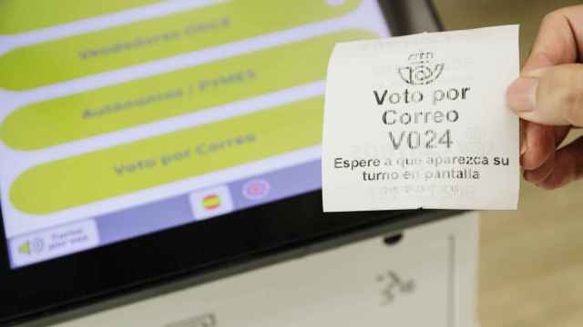 Ticket de turno de voto en una oficina de Correos