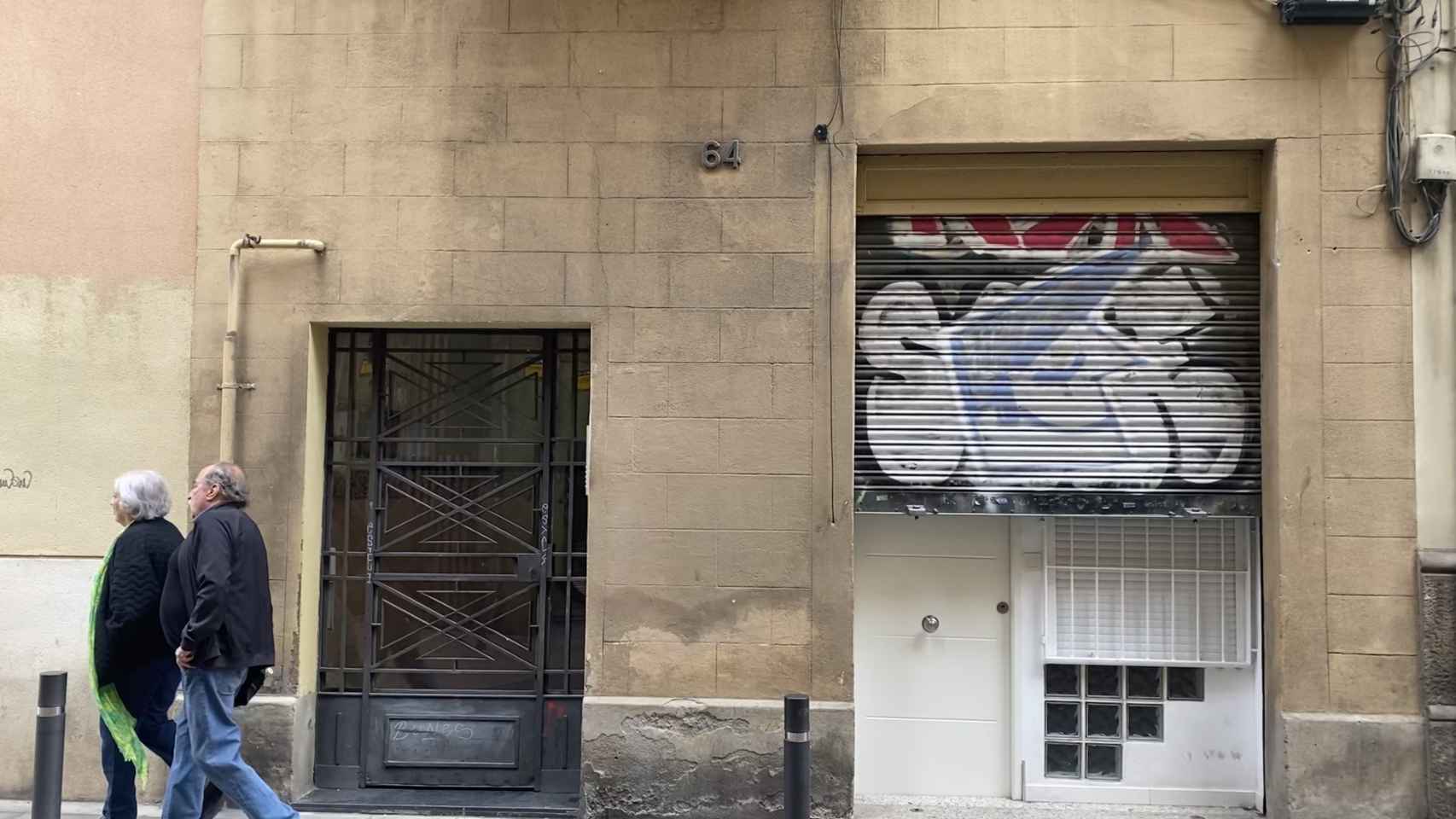 El bajo de la calle Riera de Sant Miquel en la que operaba el presunto grupo criminal liderado por Martina