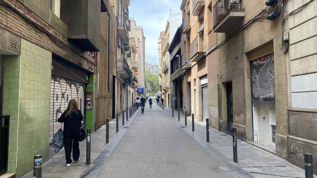 El prostíbulo, a la derecha, que los Mossos d'Esquadra investigaban cuando se toparon con el 'canapé'