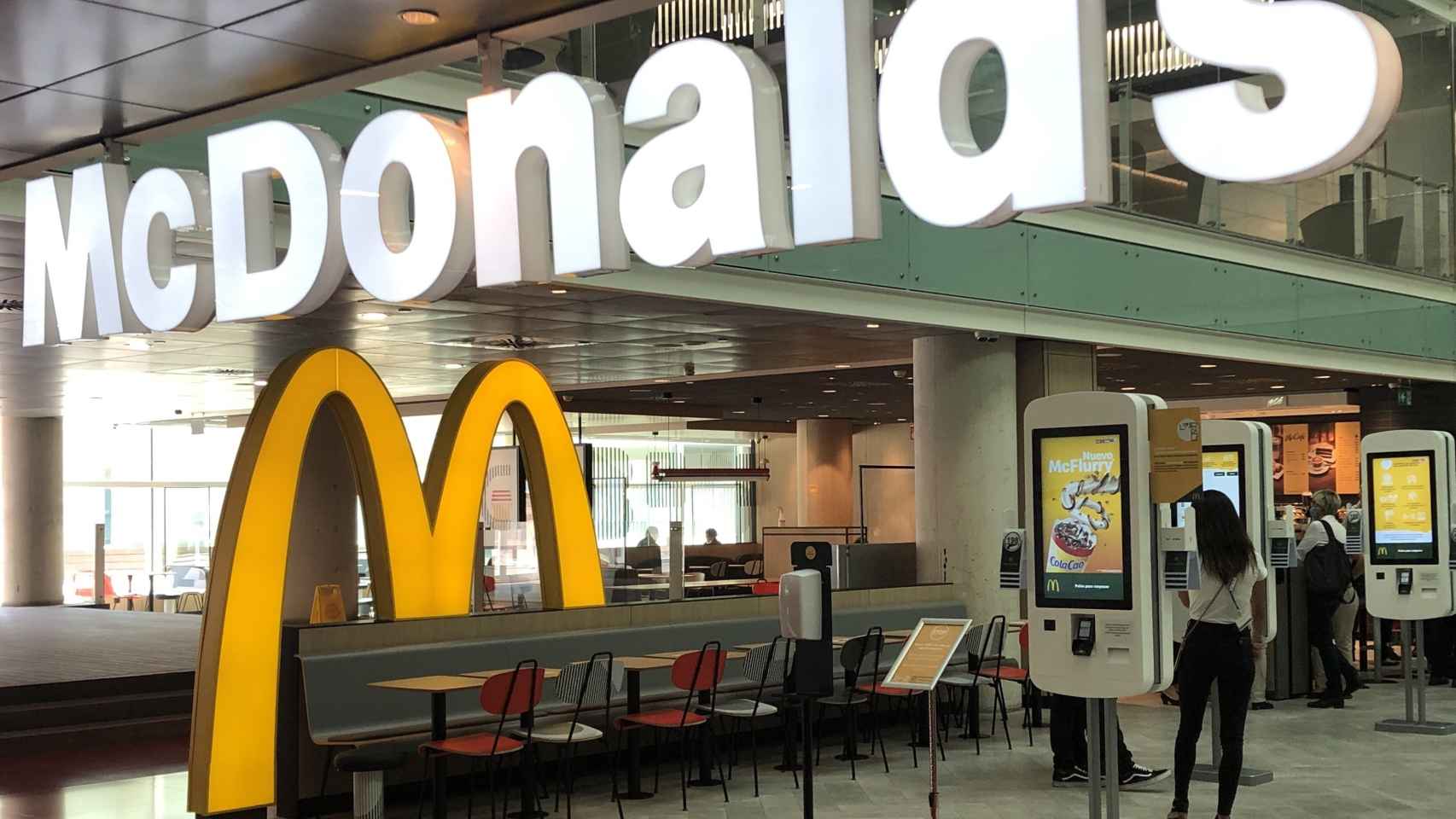 Restaurante McDonald's en el Aeropuerto de Barcelona