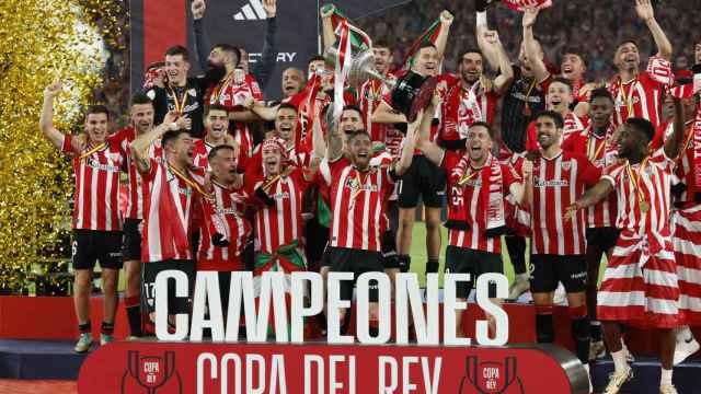 El Athletic Club levanta la Copa del Rey 40 años después en La Cartuja
