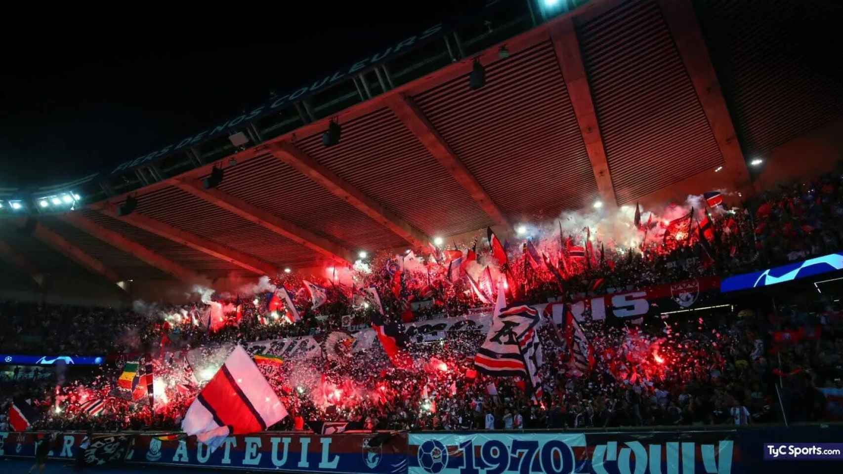 Ultras del PSG en el Parque de los Príncipes