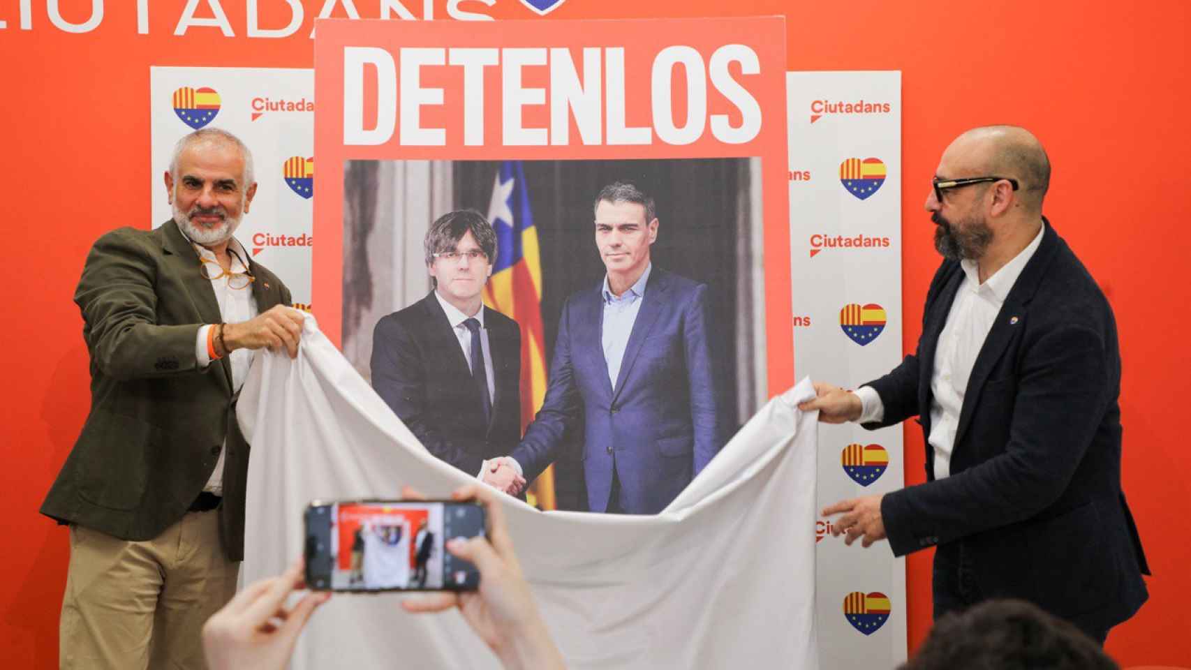 Carlos Carrizosa y Jordi Cañas presentan el cartel electoral de Ciudadanos