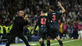 Guardiola felicita a Phil Foden por su gol contra el Real Madrid en el Bernabéu