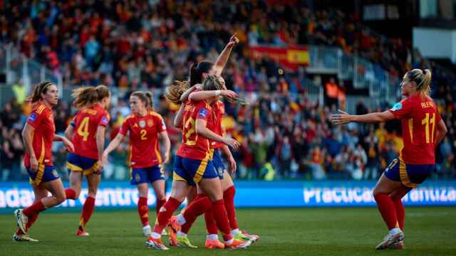 Las futbolistas de la selección española celebran la victoria contra República Checa