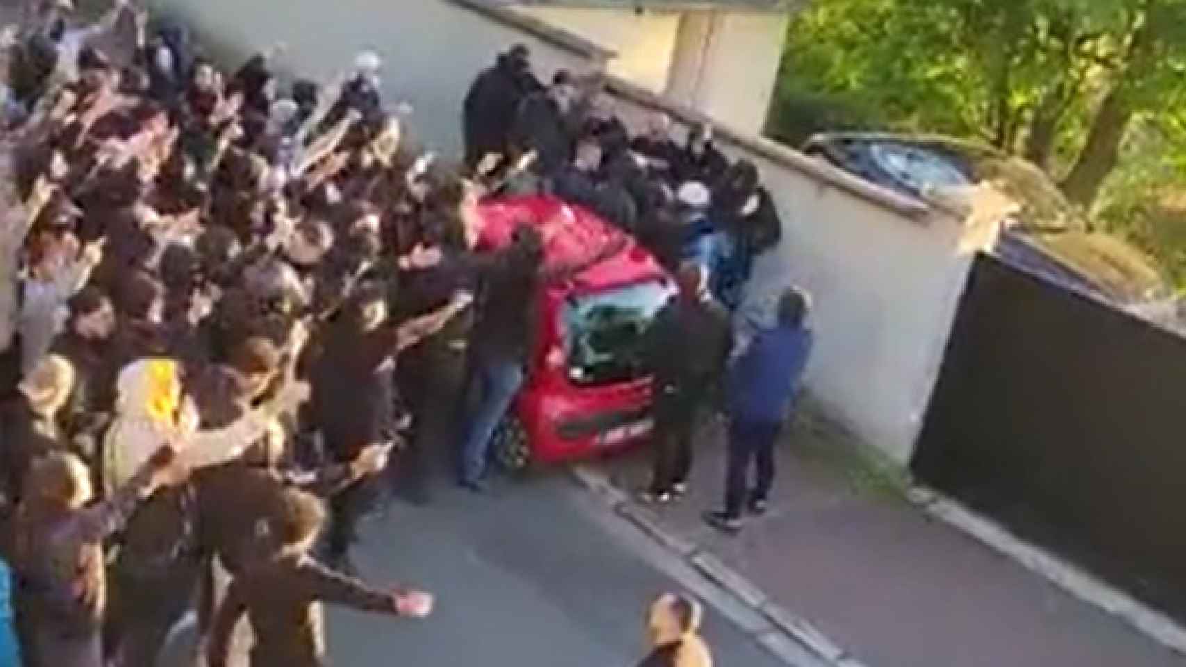 Ultras del PSG rodean la casa de Neymar