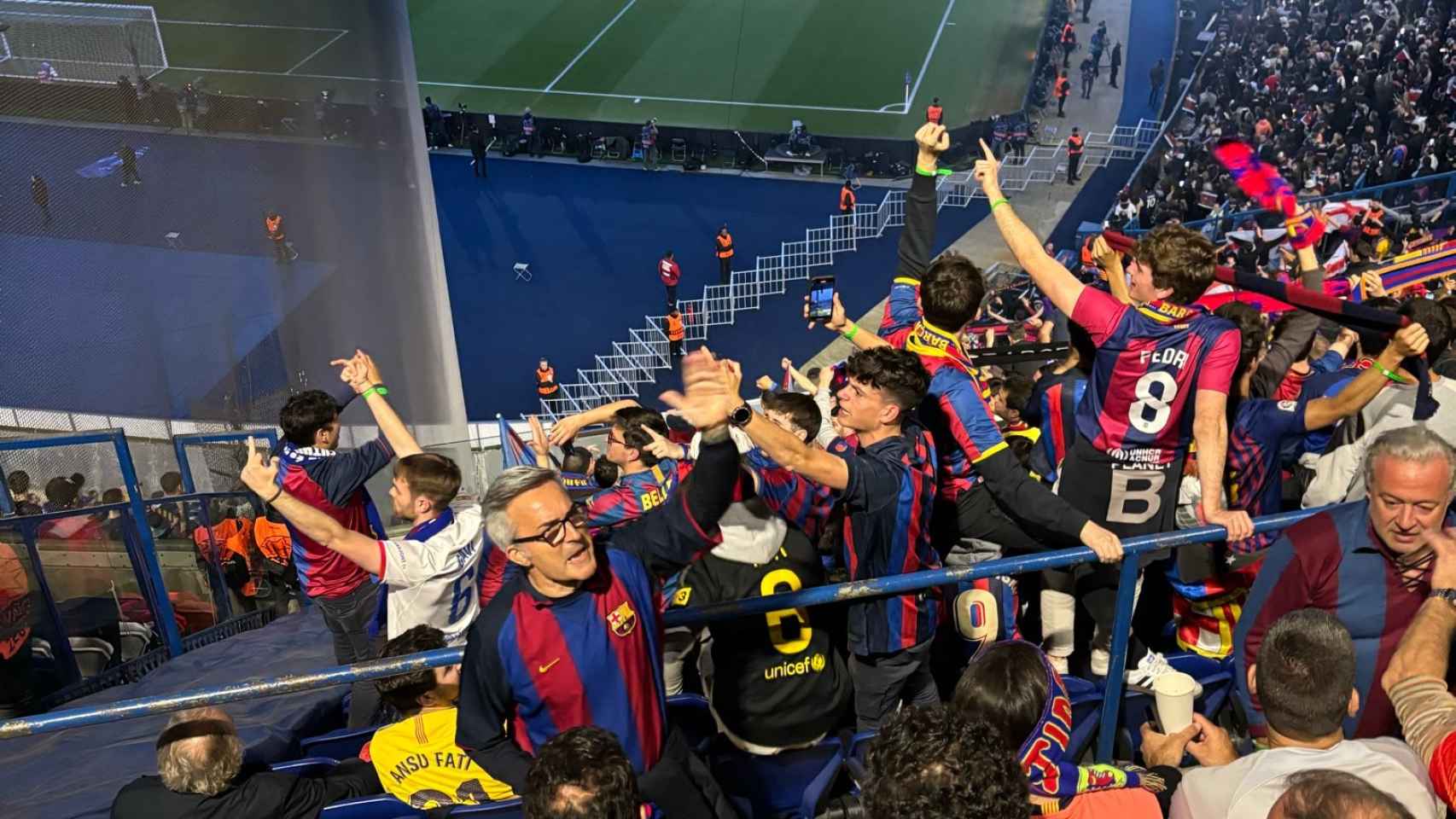 Víctor Font, un culé más en el Parque de los Príncipes para ver el Barça-PSG