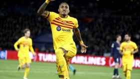 Raphinha celebra su gol contra el PSG