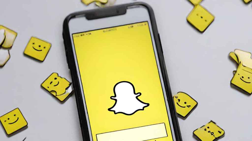 Móvil con la aplicación Snapchat