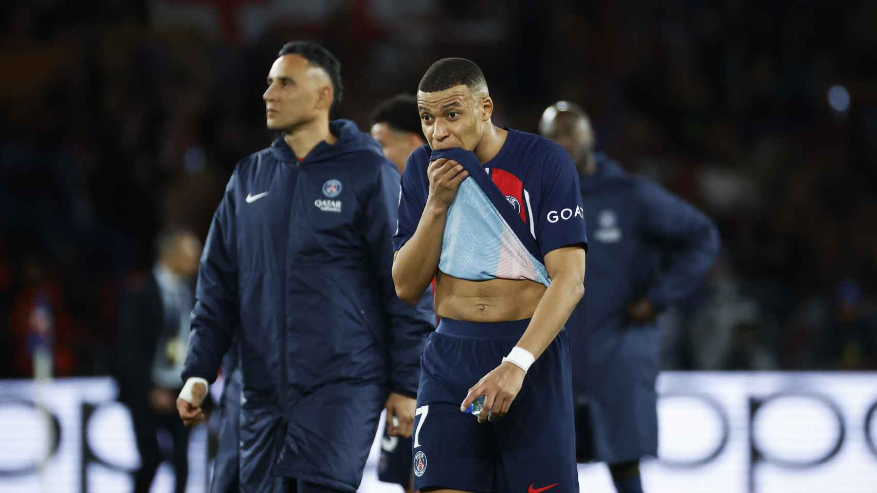 Kylian Mbappé, visiblemente frustrado, tras el partido contra el Barça