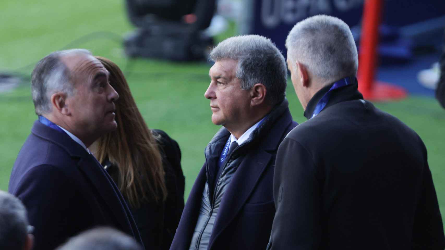 Joan Laporta, junto a Enric Masip y Rafa Yuste, en un entrenamiento del Barça