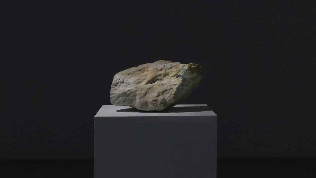 La escultura Pedra de Perejaume, una de las obras presente en la exposición