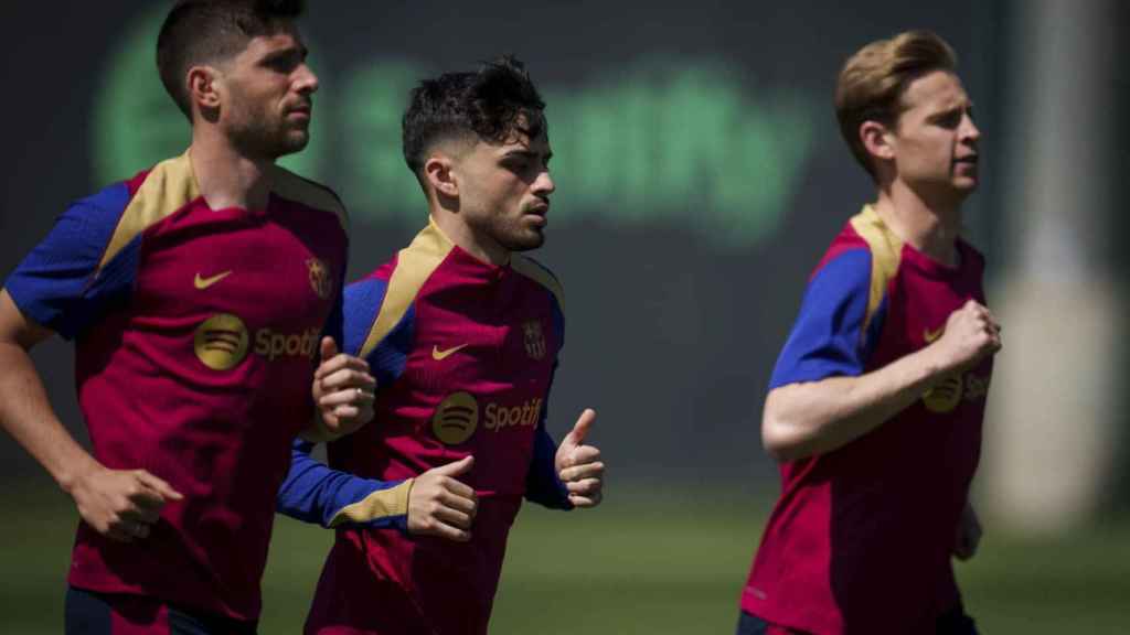 Sergi Roberto, Pedri y Frenkie de Jong se entrenan antes del Cádiz-Barça
