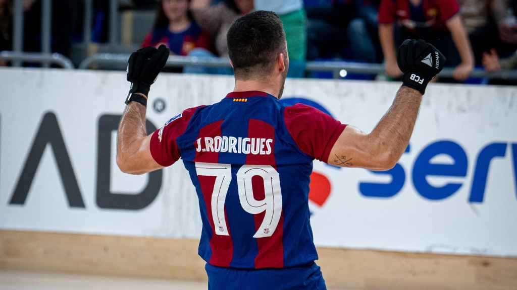 Joao Rodrigues celebra un gol al Sporting de Portugal con el Barça de hockey