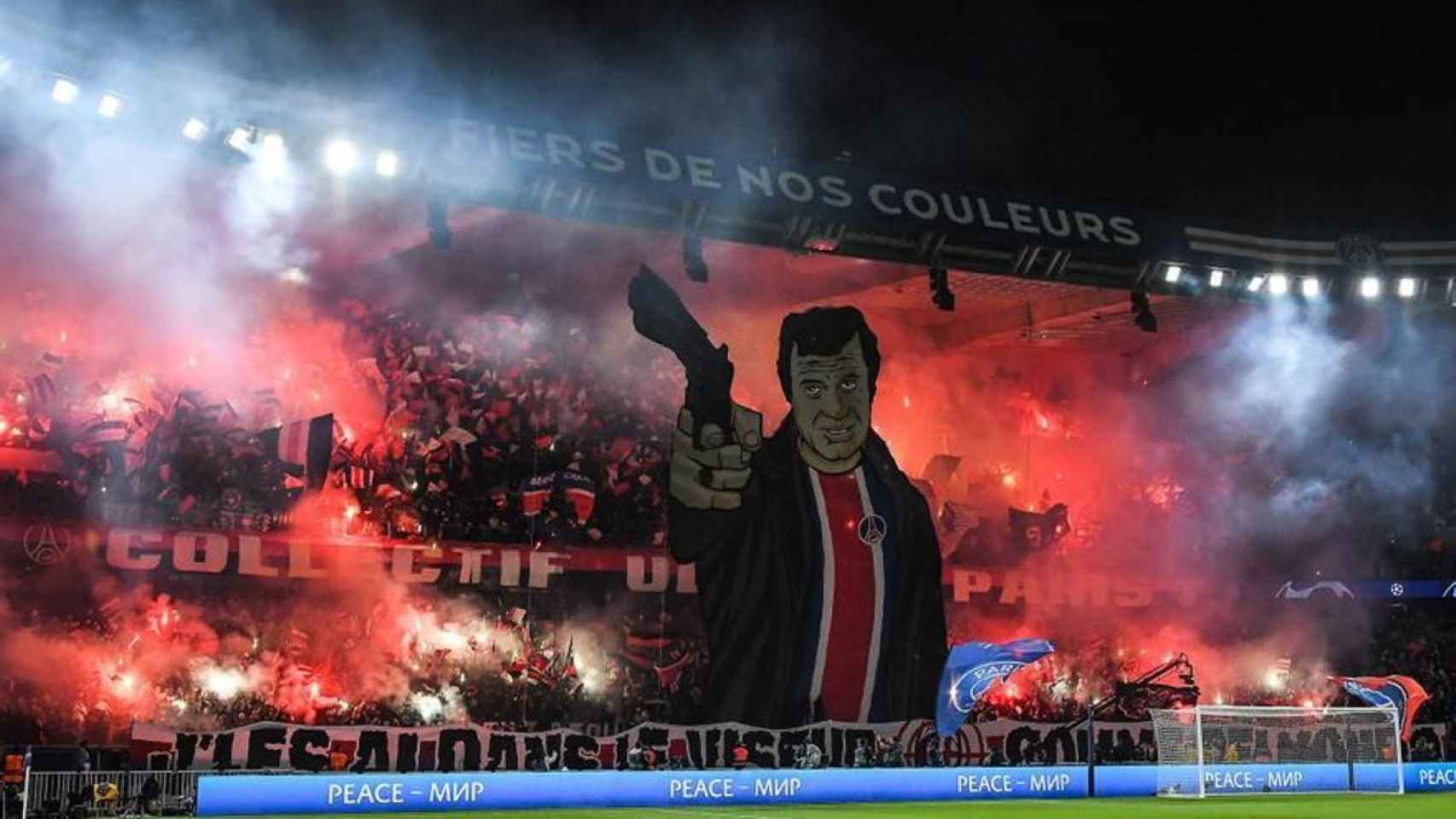 Los ultras del PSG, en el Parque de los Príncipes