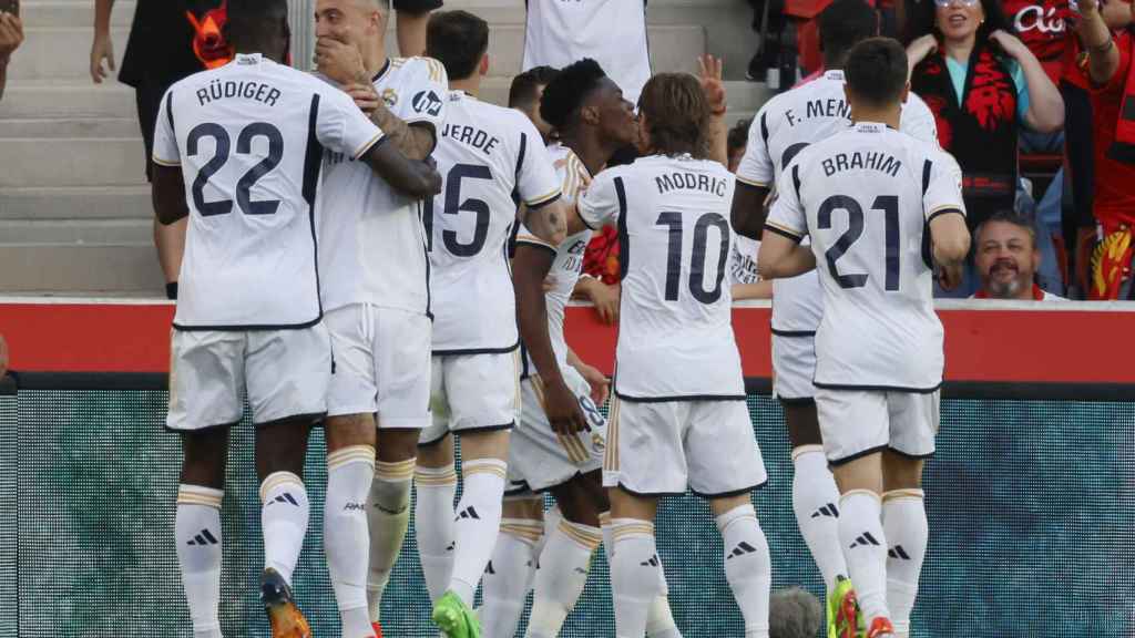 El Real Madrid festeja el gol de Tchouameni en Son Moix